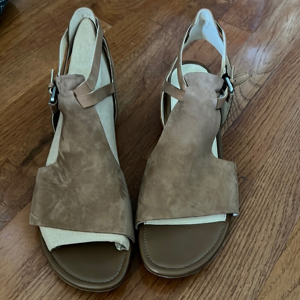 Ecco Suede 40 Tan New